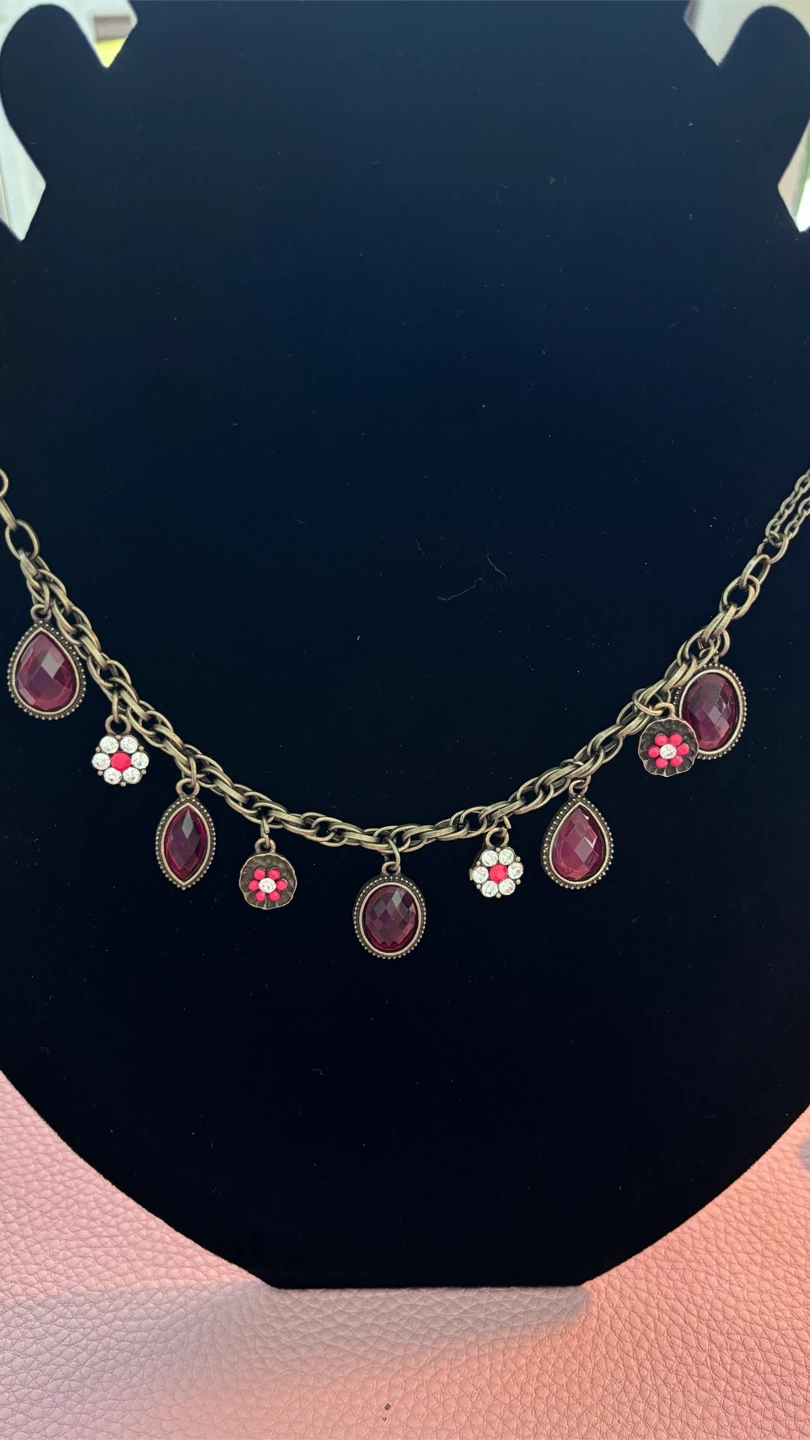 Pendant Necklace with Red Stones