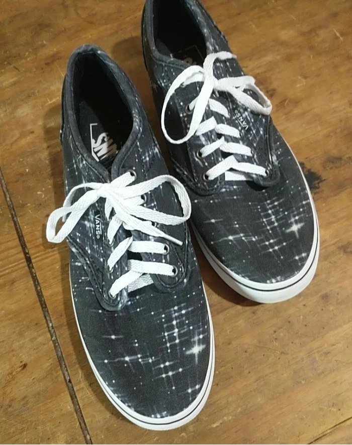 7 - Van’s Ladies or Teens Sneakers / great for back to school - photo 3