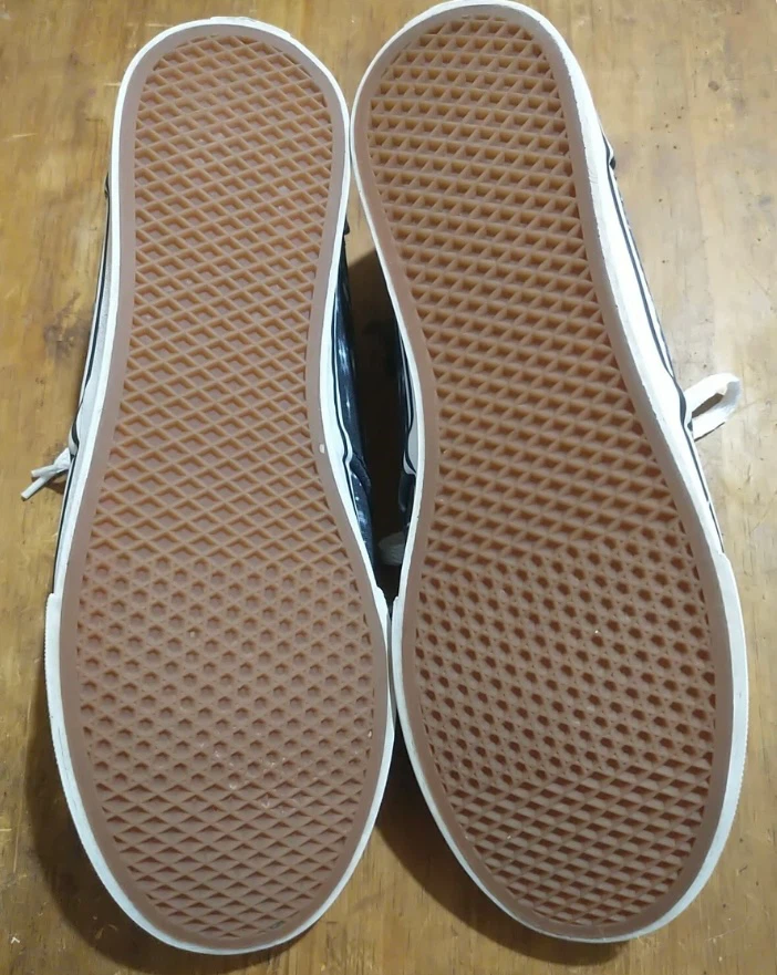 7 - Van’s Ladies or Teens Sneakers / great for back to school - photo 4