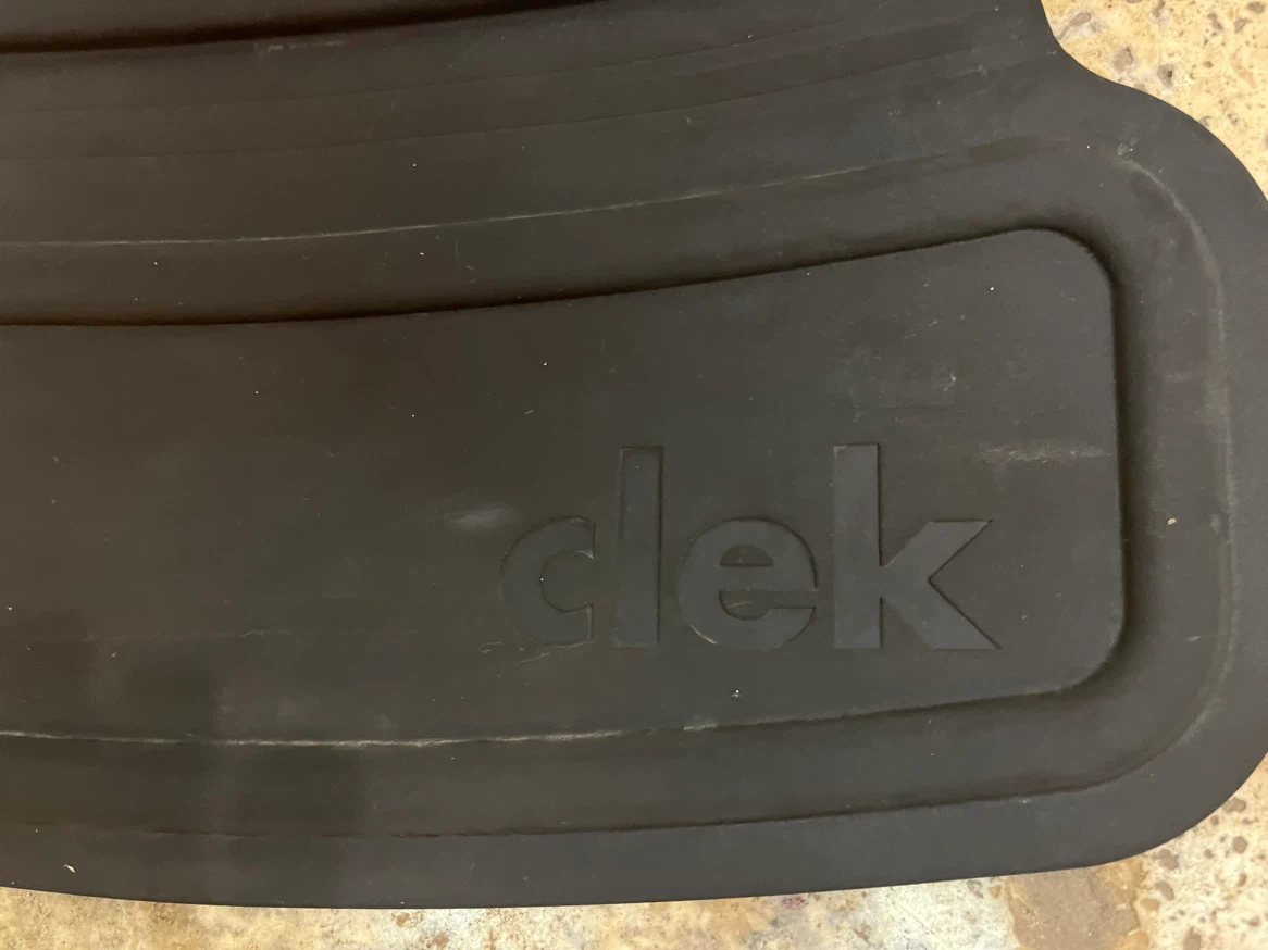 Pink Clek Oobr Car Booster Seat & Matching Black Rubber Mat - photo 5