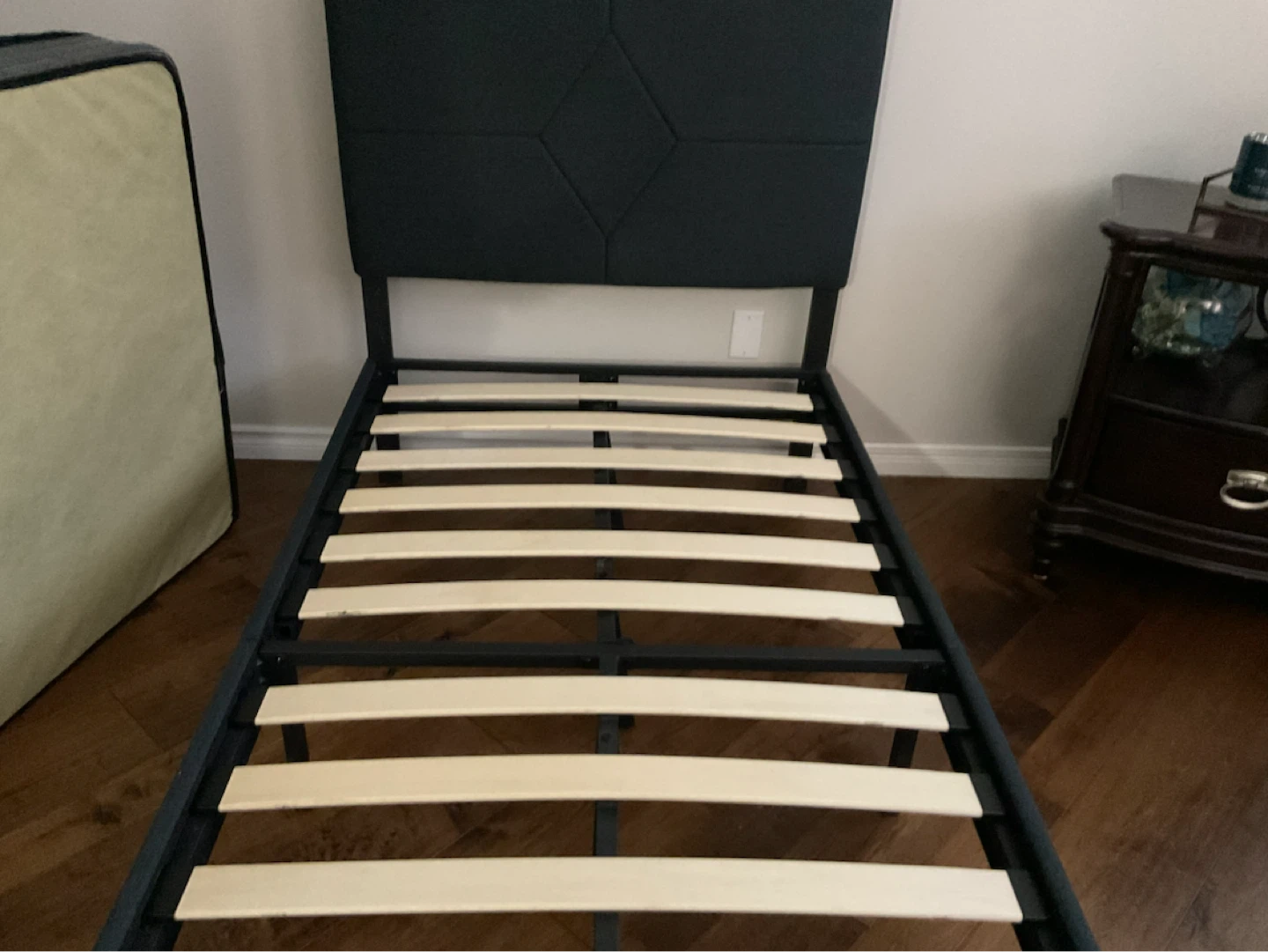 Twin bed upholstered headboard - photo 3