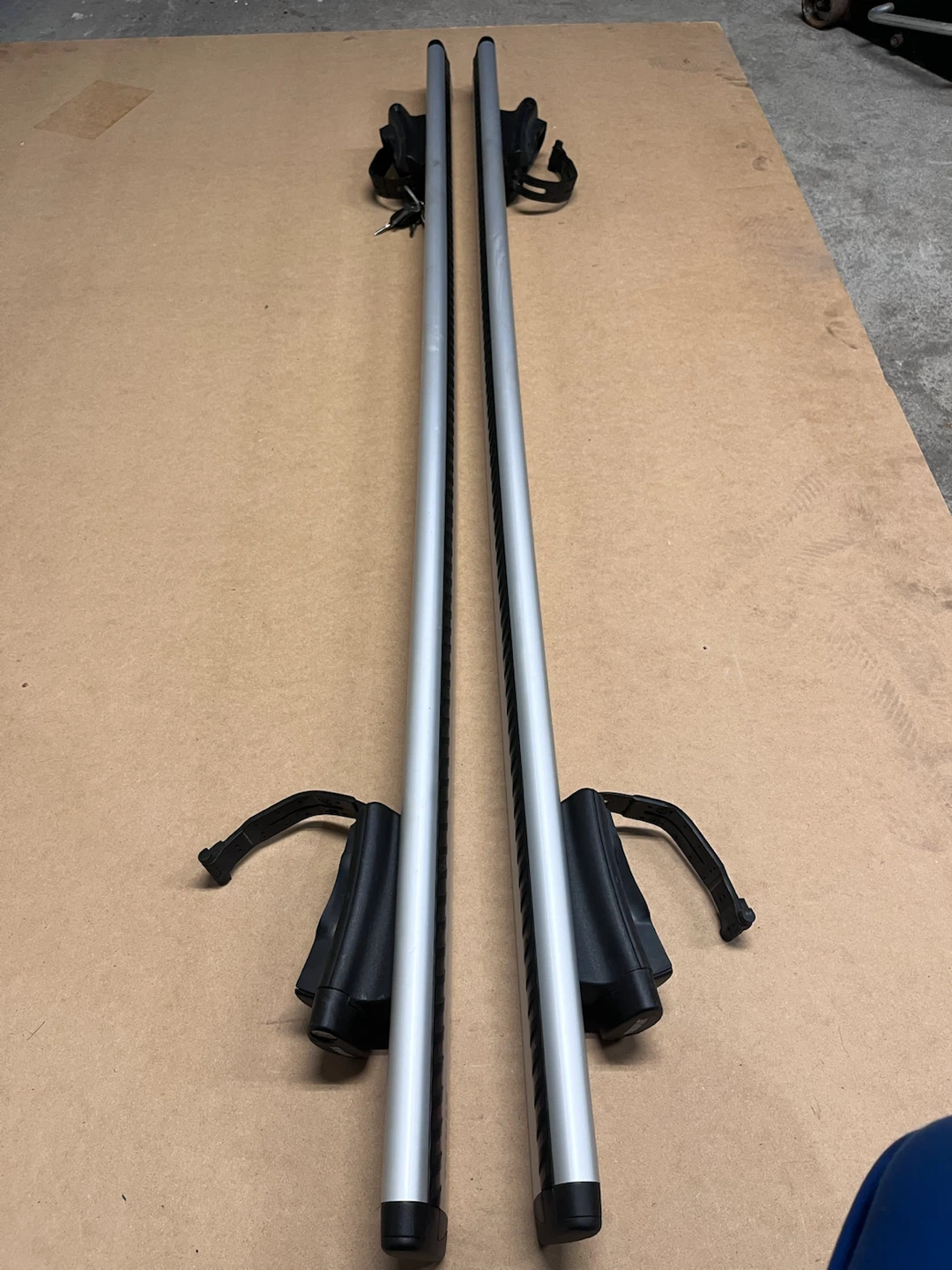 Thule Roof Cargo Box & Aluminum Crossbars Bundle - photo 5