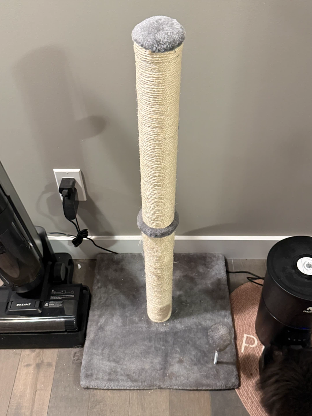 Cat Scratcher Post with Base