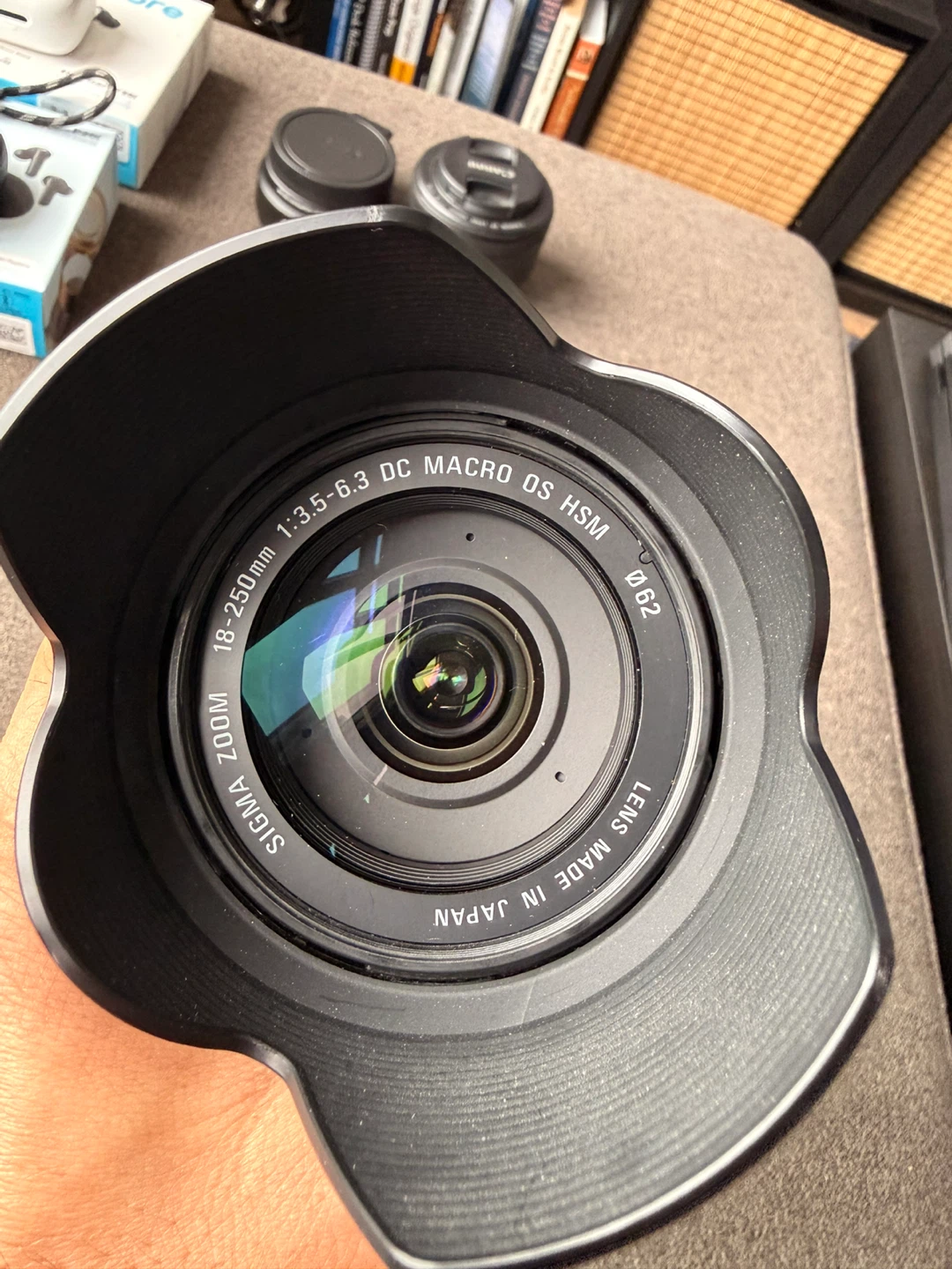 Sigma DC 18-250mm 1:3.5-6.3 Macro HSM Lens - photo 4