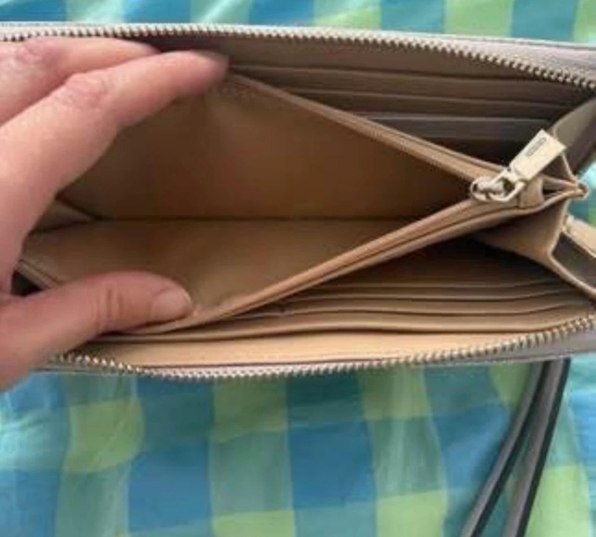 Guess wallet (New) (Authentic) - photo 3