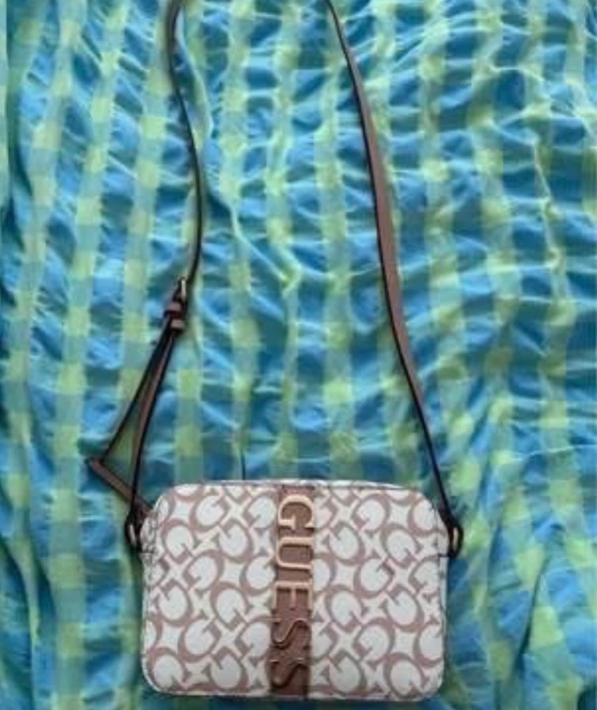 Guess crossbody bag (New) (Authentic)