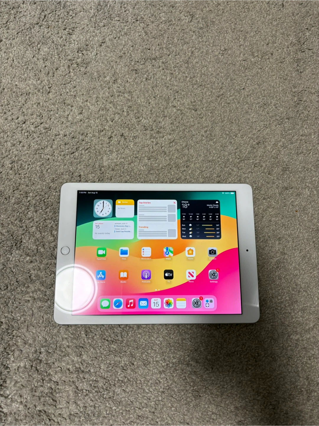 Apple iPad (6th generation) - photo 2