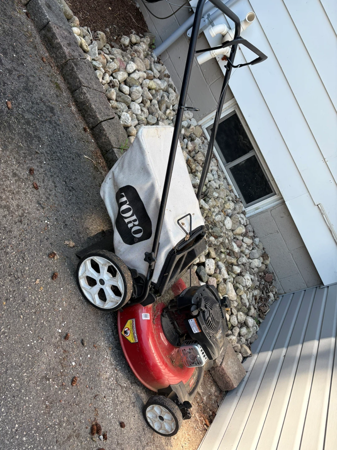 Toro Lawn Mower with Briggs & Stratton Engine