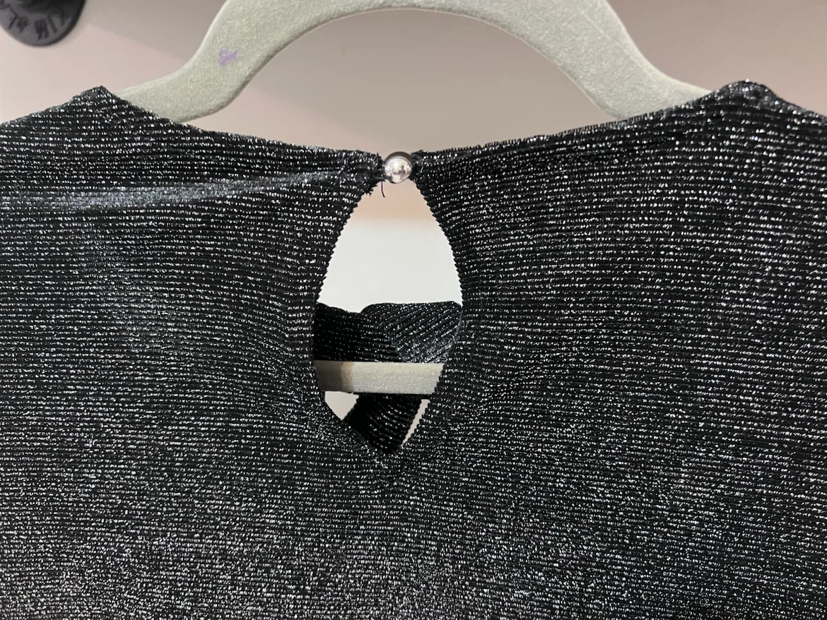 Michael Kors Black/Silver Metallic Top – NEW WITH TAGS – Size M - photo 5