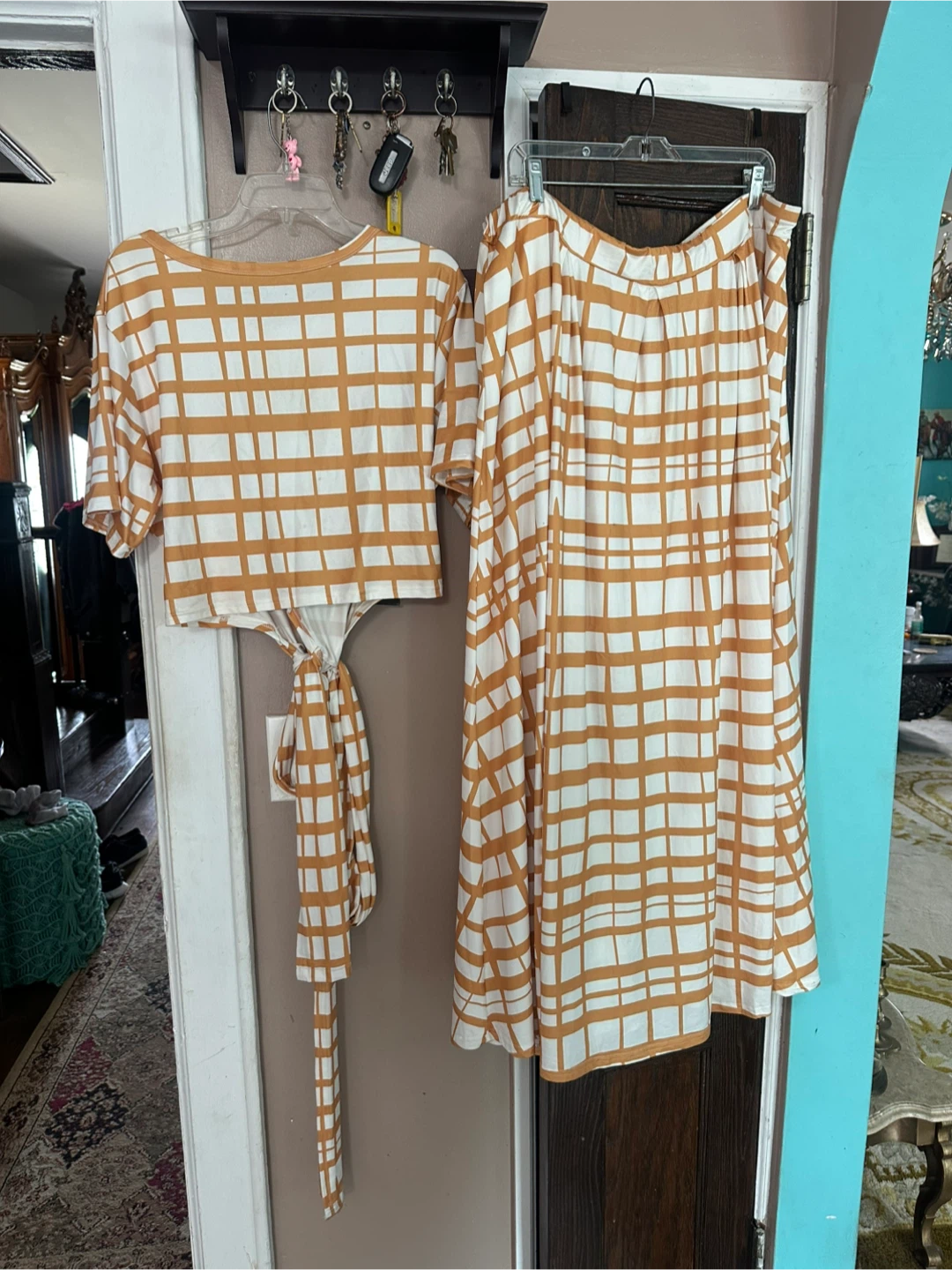 Tan and white grid pattern two piece set - photo 5