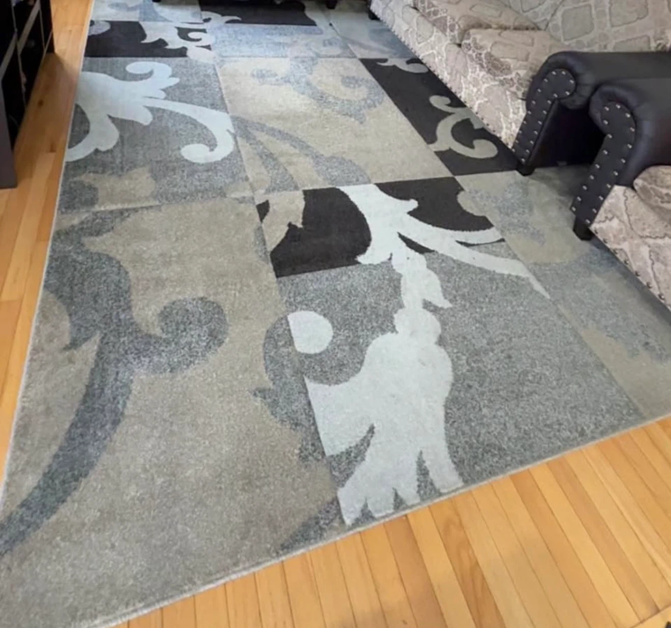 Area Rug - Grey and Black Geometric Pattern