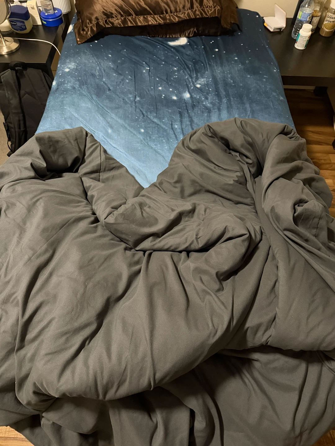 bed frame + mattress + comforter + 2 side tables - photo 3