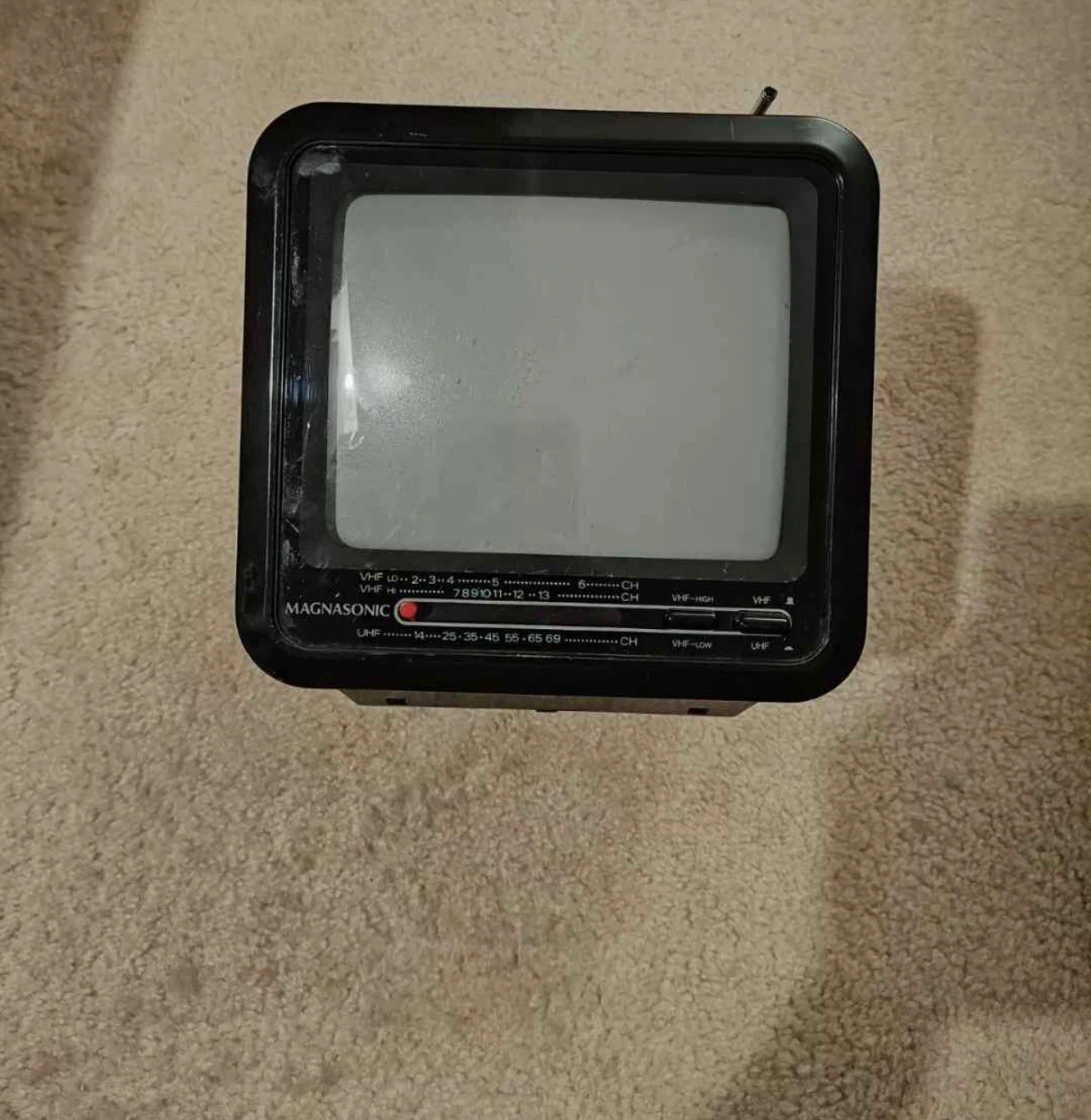 MAGNASONIC 7" BLACK & WHITE PORTABLE TV - 1988.