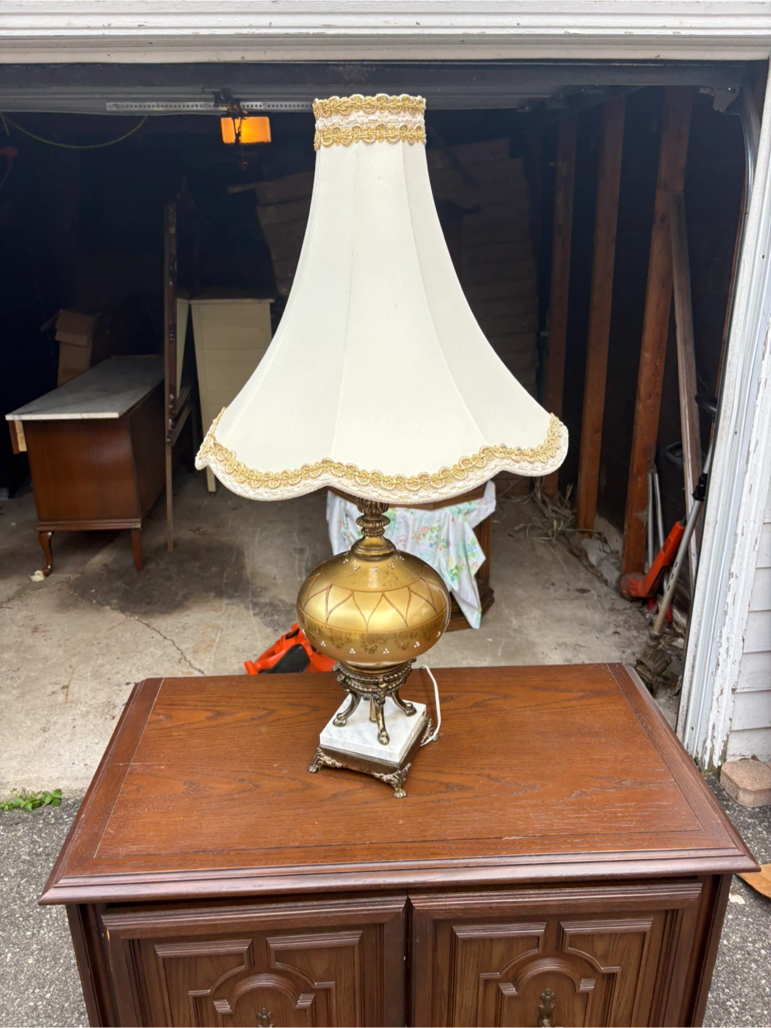 Free delivery used antique Vintage Gold and White Table Lamp