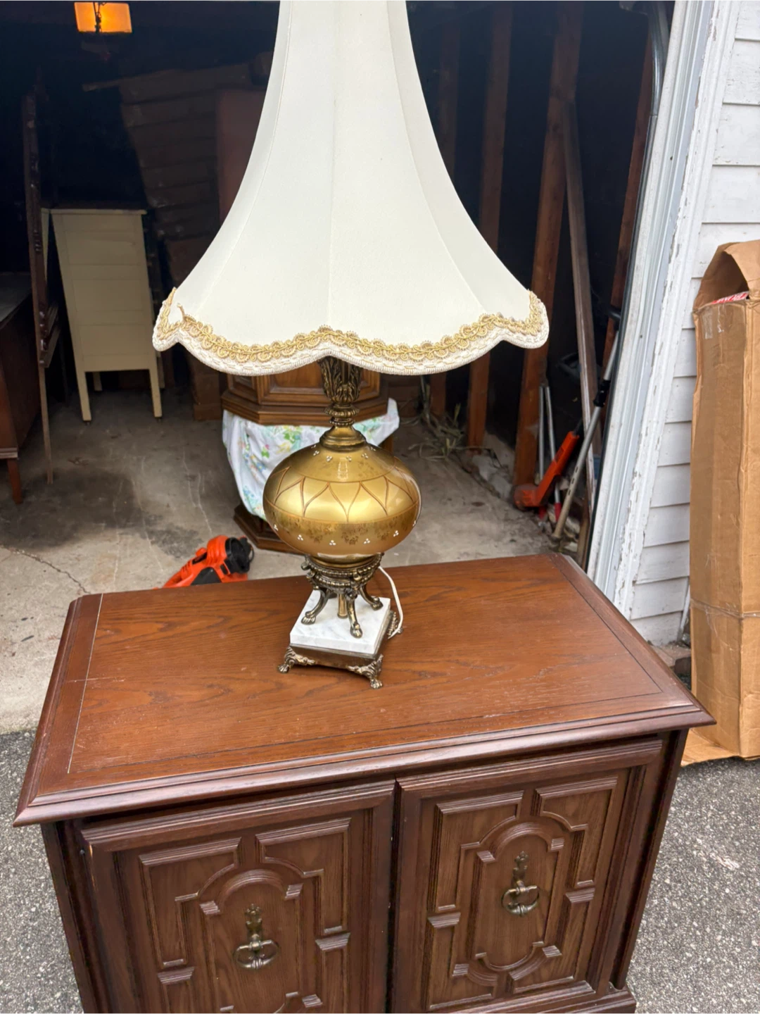Free delivery used antique Vintage Gold and White Table Lamp - photo 3