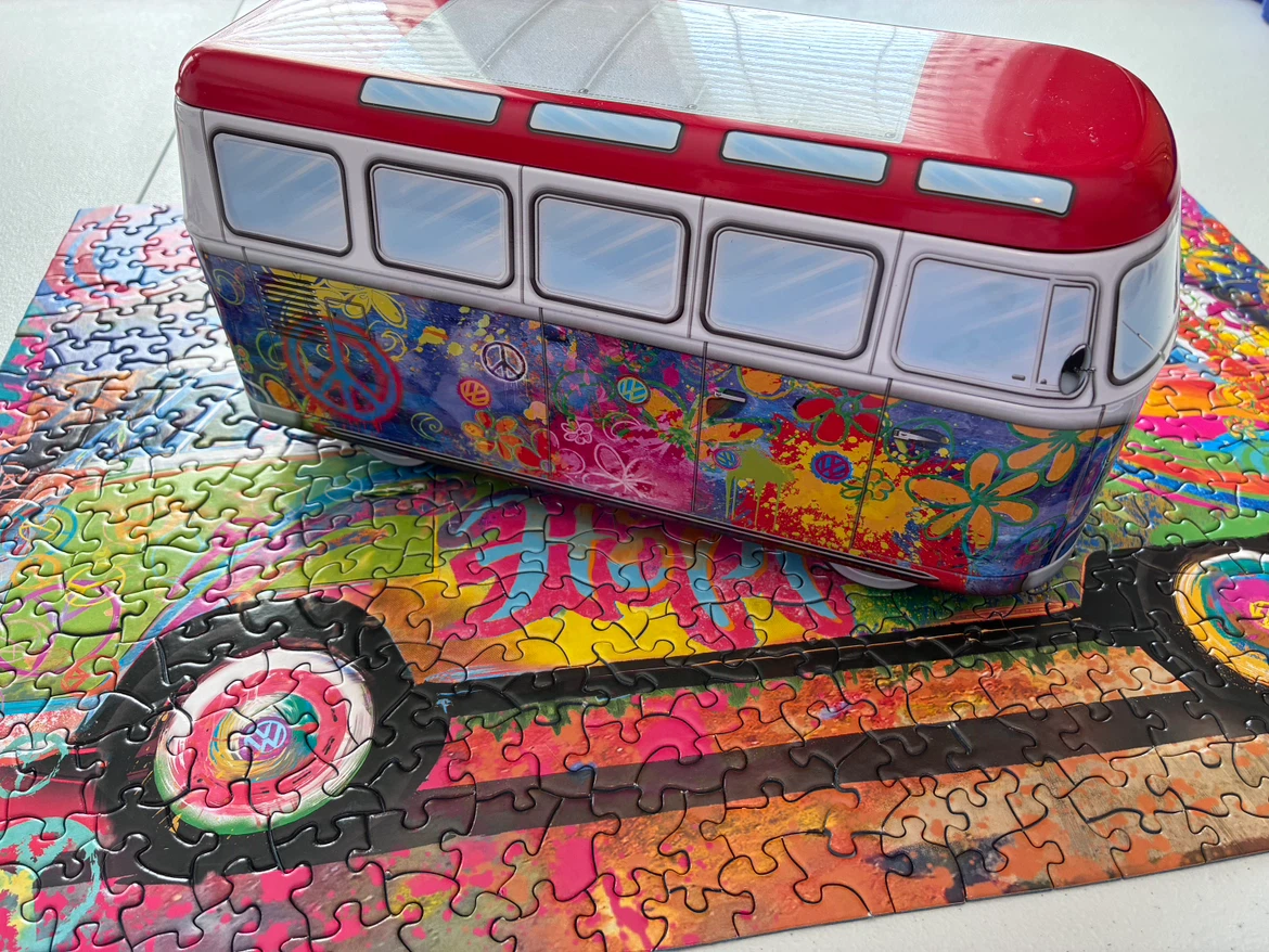 550 PIECE EUROGRAPHICS “WAVE HOPPER” PUZZLE - photo 4