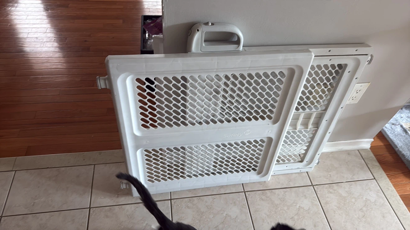 Safety 1st White Plastic Baby Gate