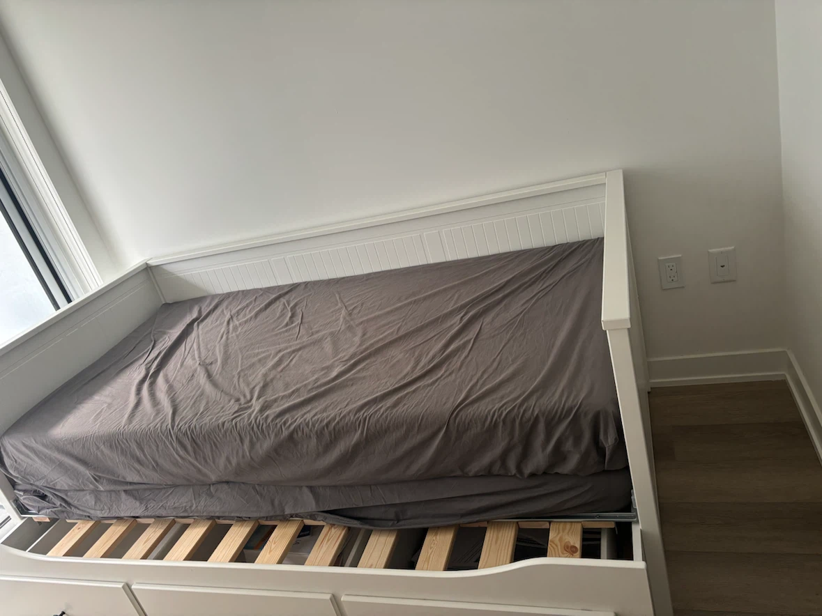 White Daybed with Mattress