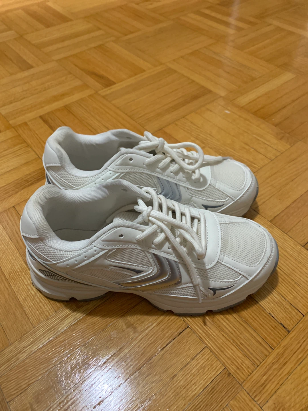 Refuge Women's White Athletic Shoes - photo 3
