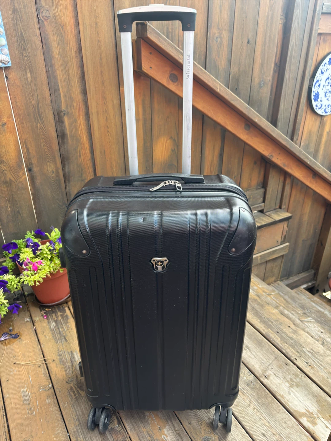 Black Hardside Spinner Luggage - photo 2