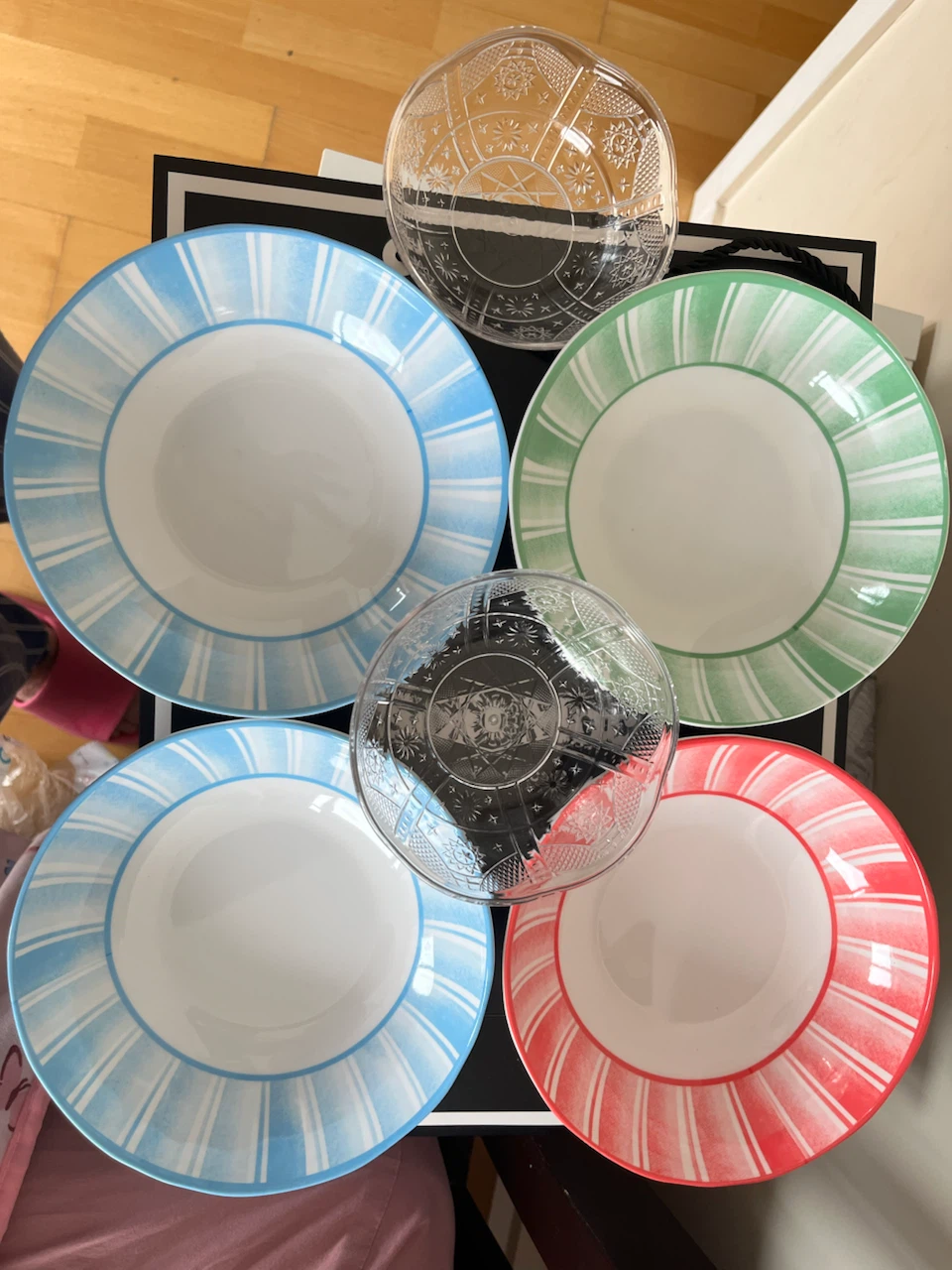 Bowls and Small Plastic Dishes Set