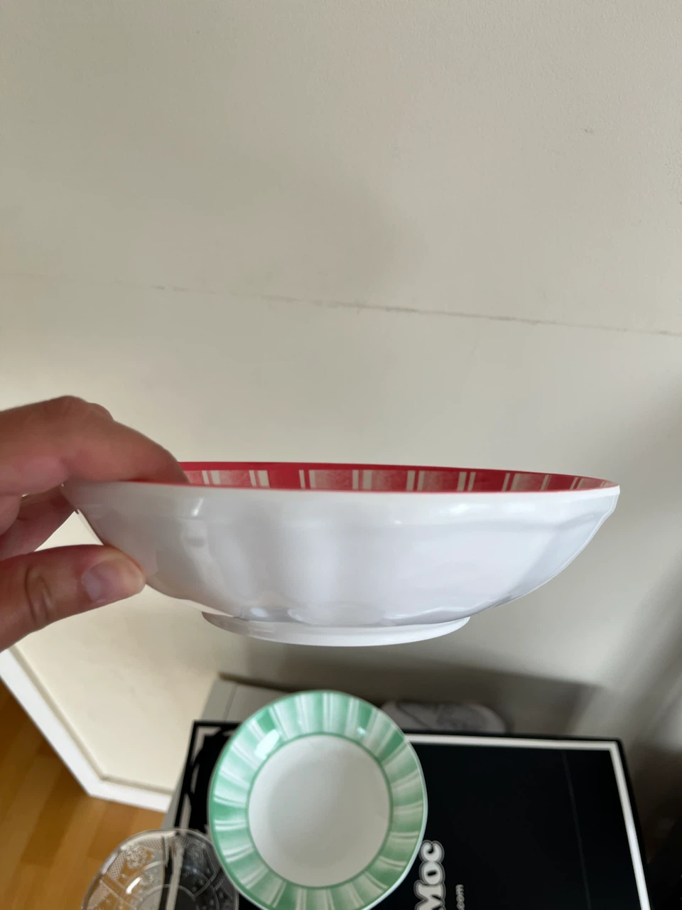 Bowls and Small Plastic Dishes Set - photo 3