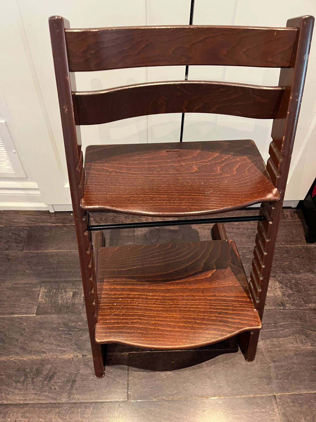 Stokke Tripp Trapp Chairs (2) + Red Baby Set - photo 2
