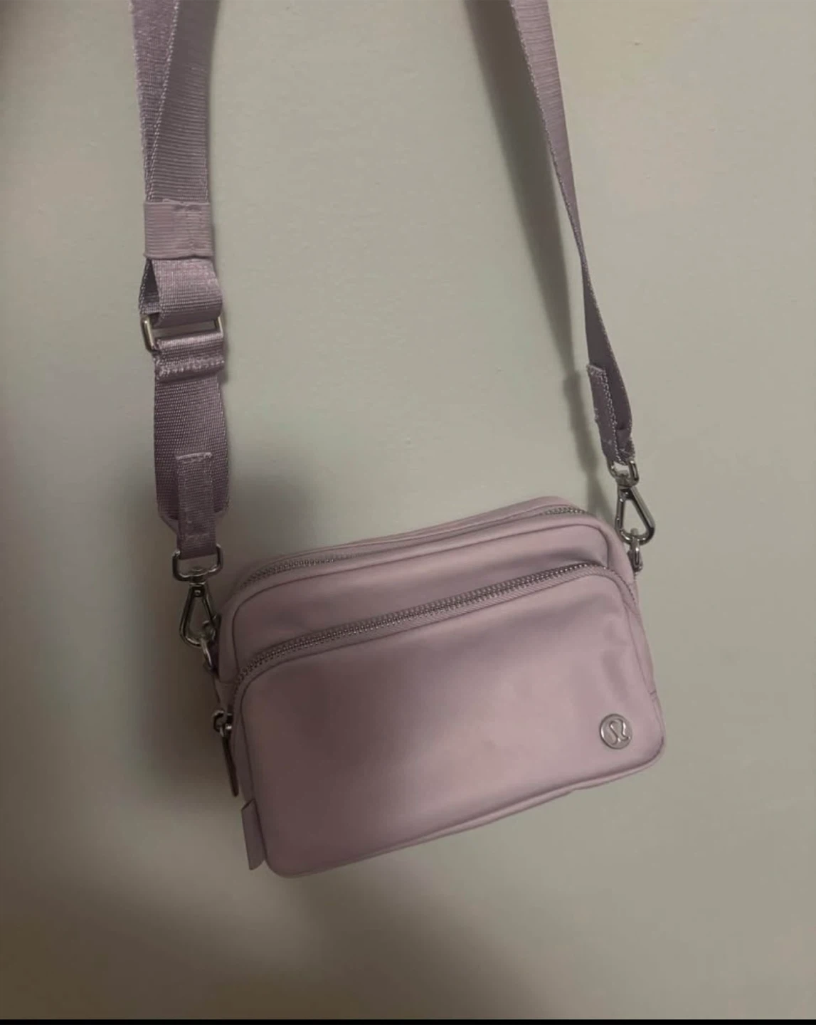 Lululemon Everywhere Belt Bag - Lilac like new - photo 2