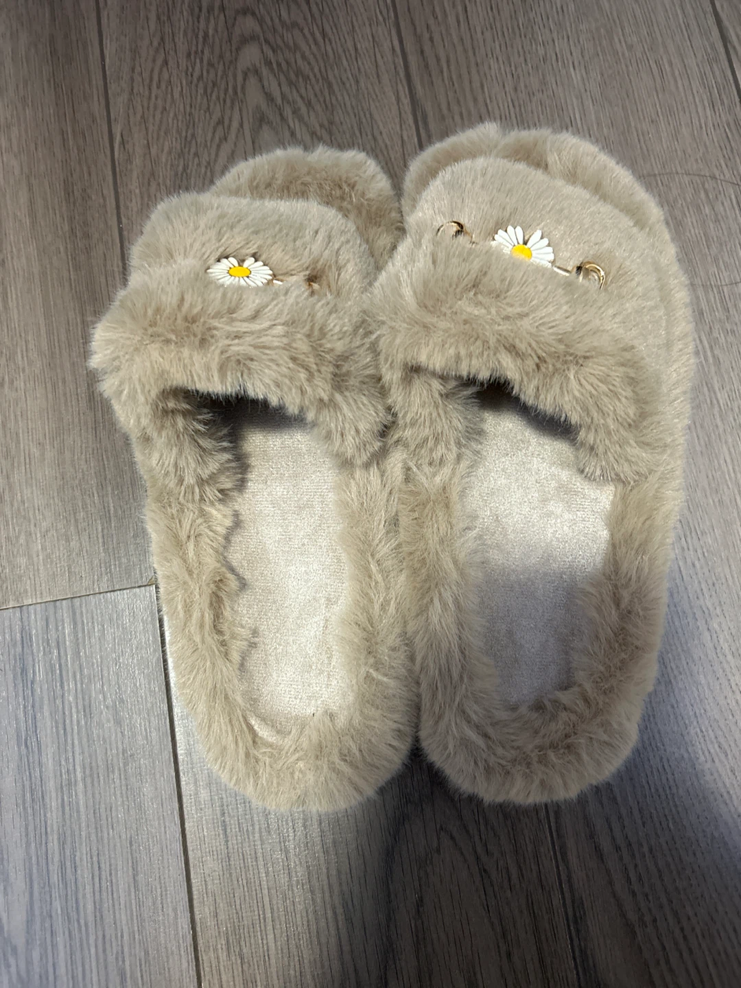 Faux Fur Daisy Slippers - photo 2