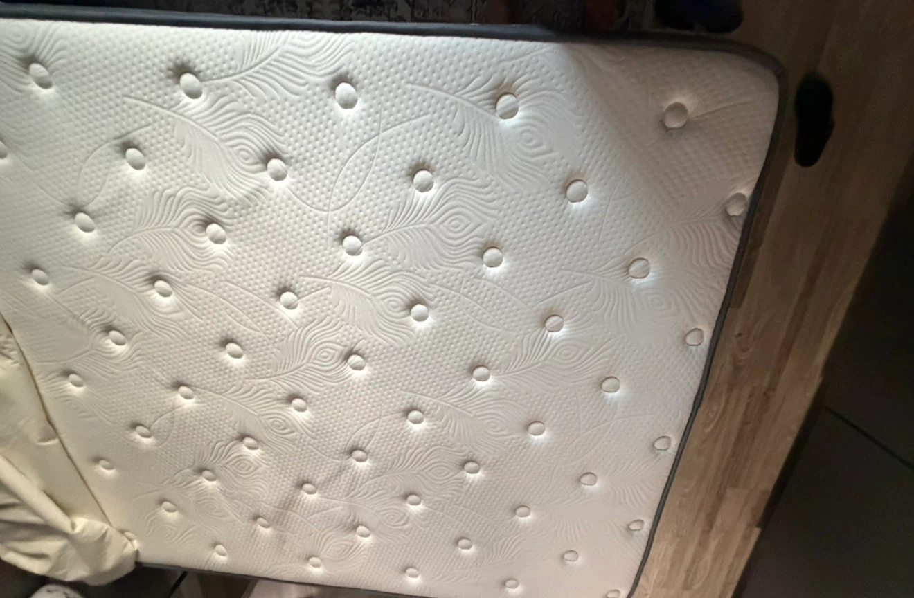 12” memory foam hybrid queen mattress - photo 2