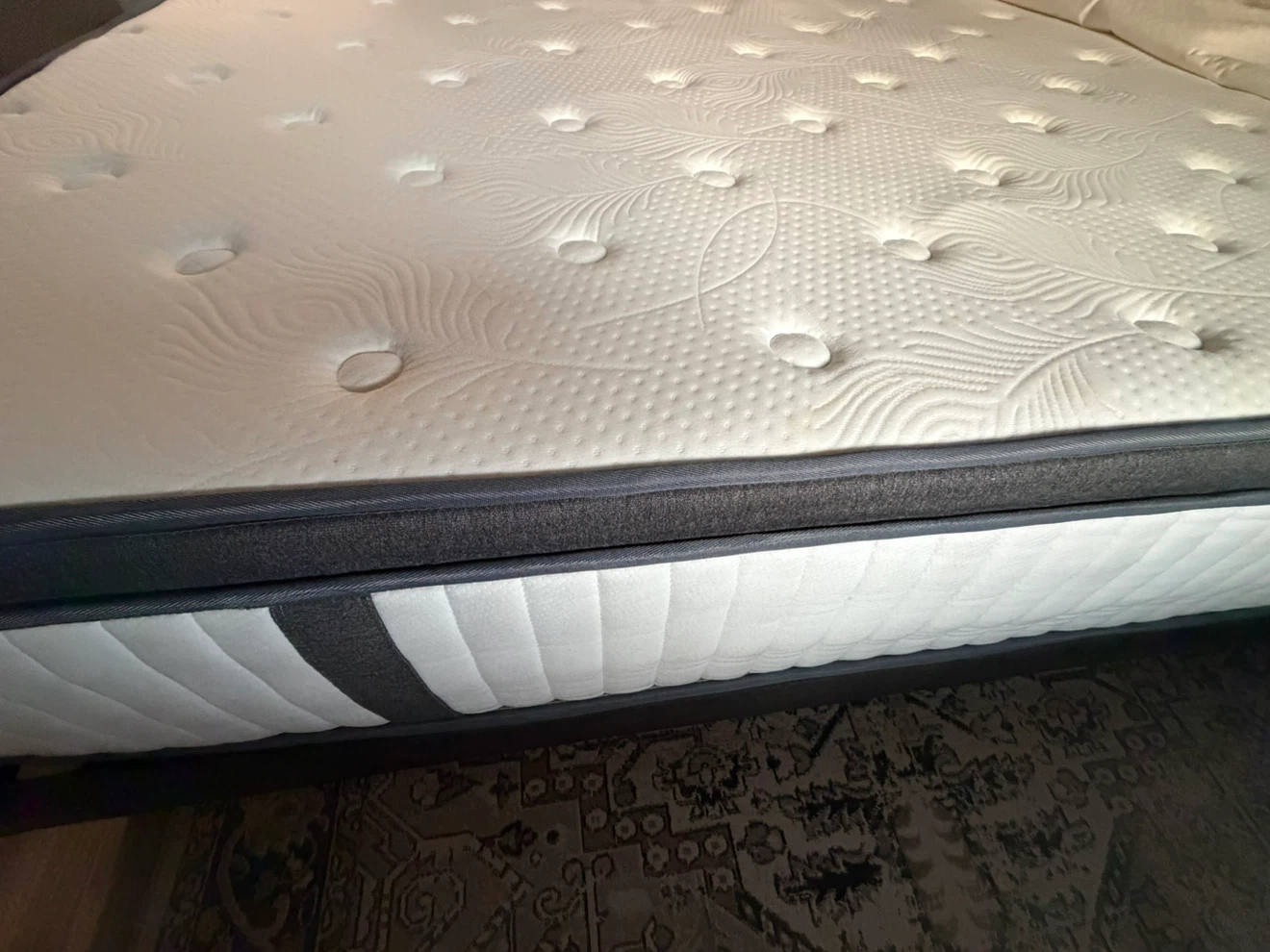 12” memory foam hybrid queen mattress