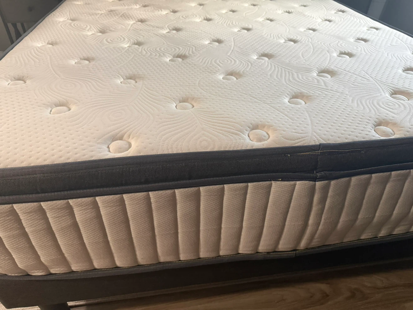 12” memory foam hybrid queen mattress - photo 3