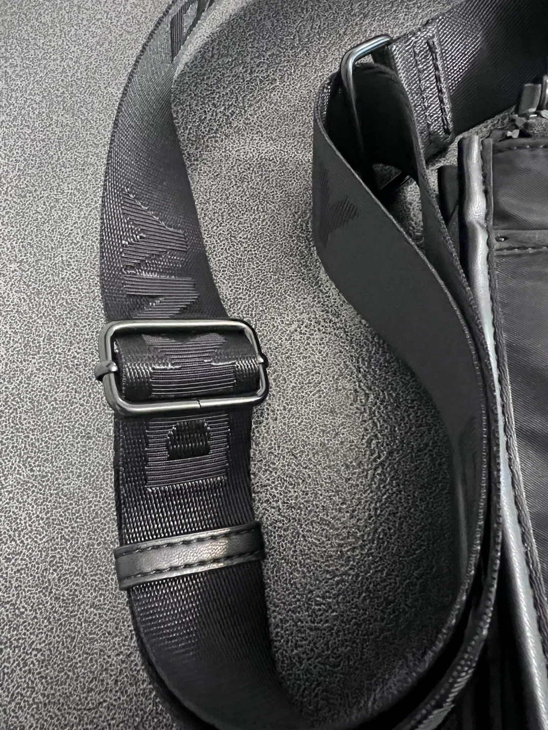 Brand New DKNY Black Crossbody Shoulder Bag – Adjustable Strap - photo 3