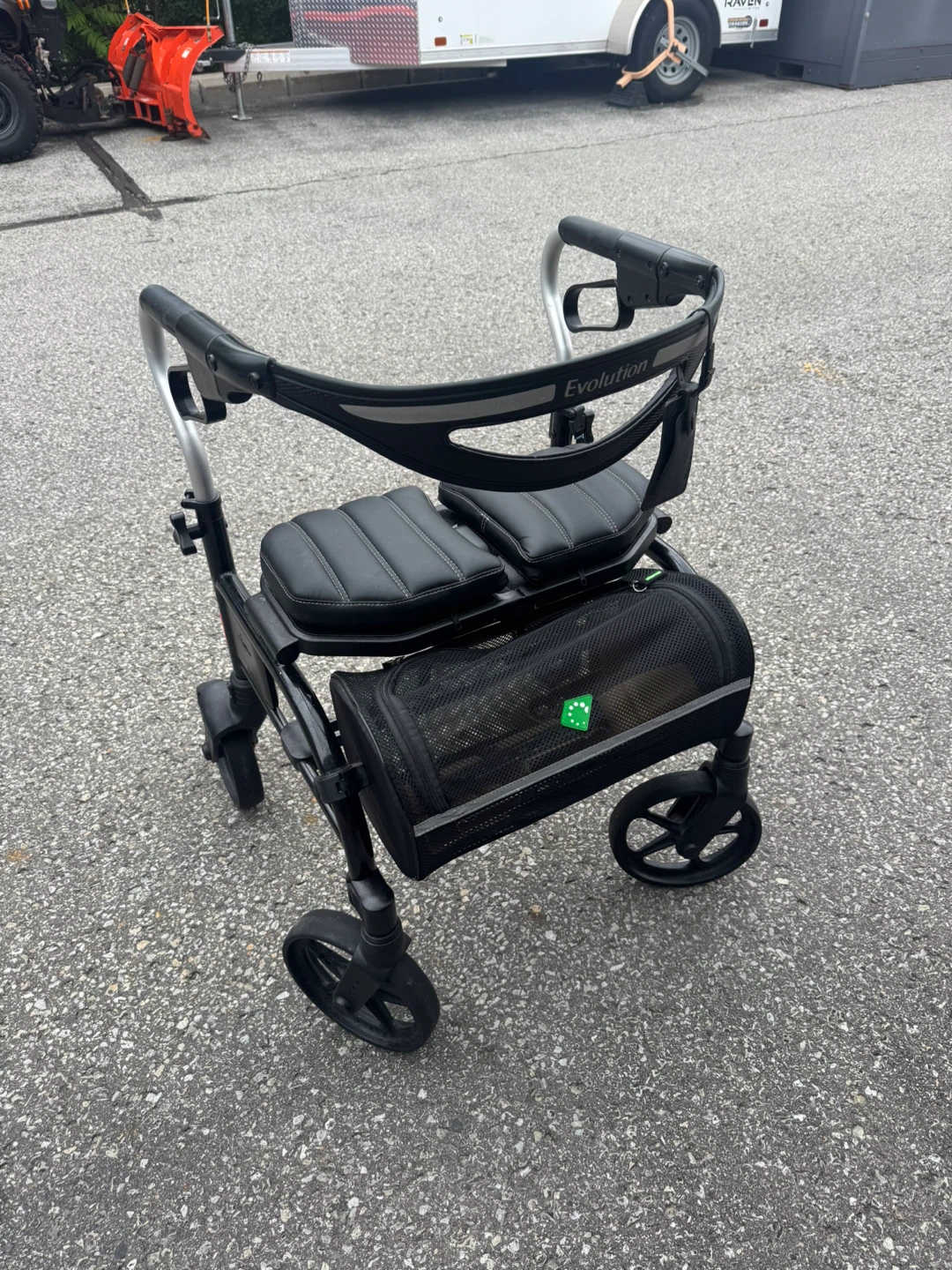 EVOLUTION WALKER ROLLATOR DELIVERY INCLUDED