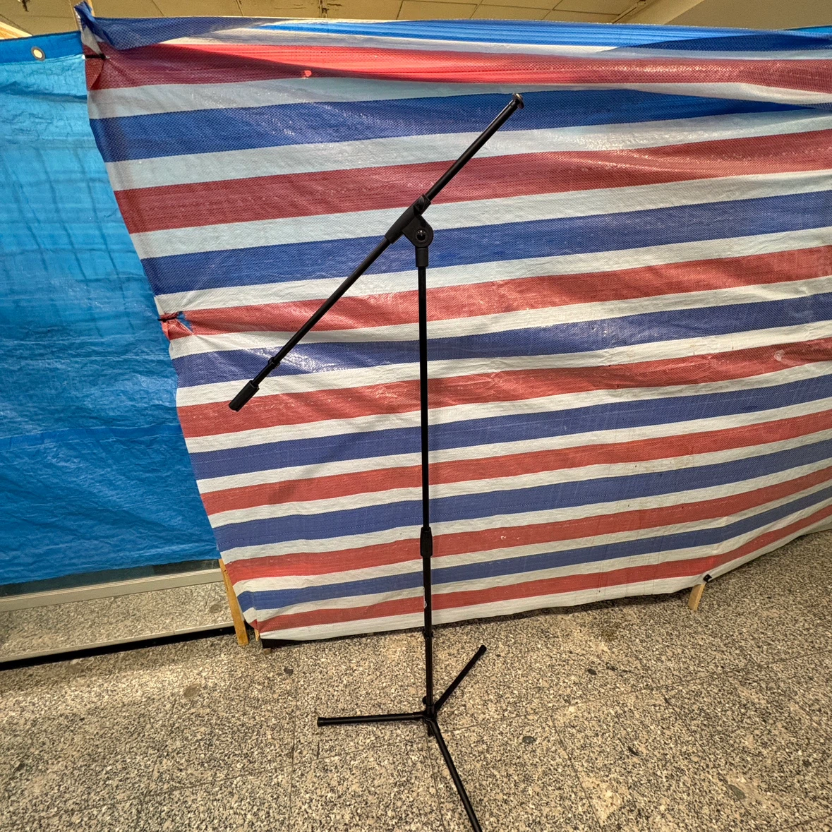 AmazonBasics Microphone Stand - photo 2