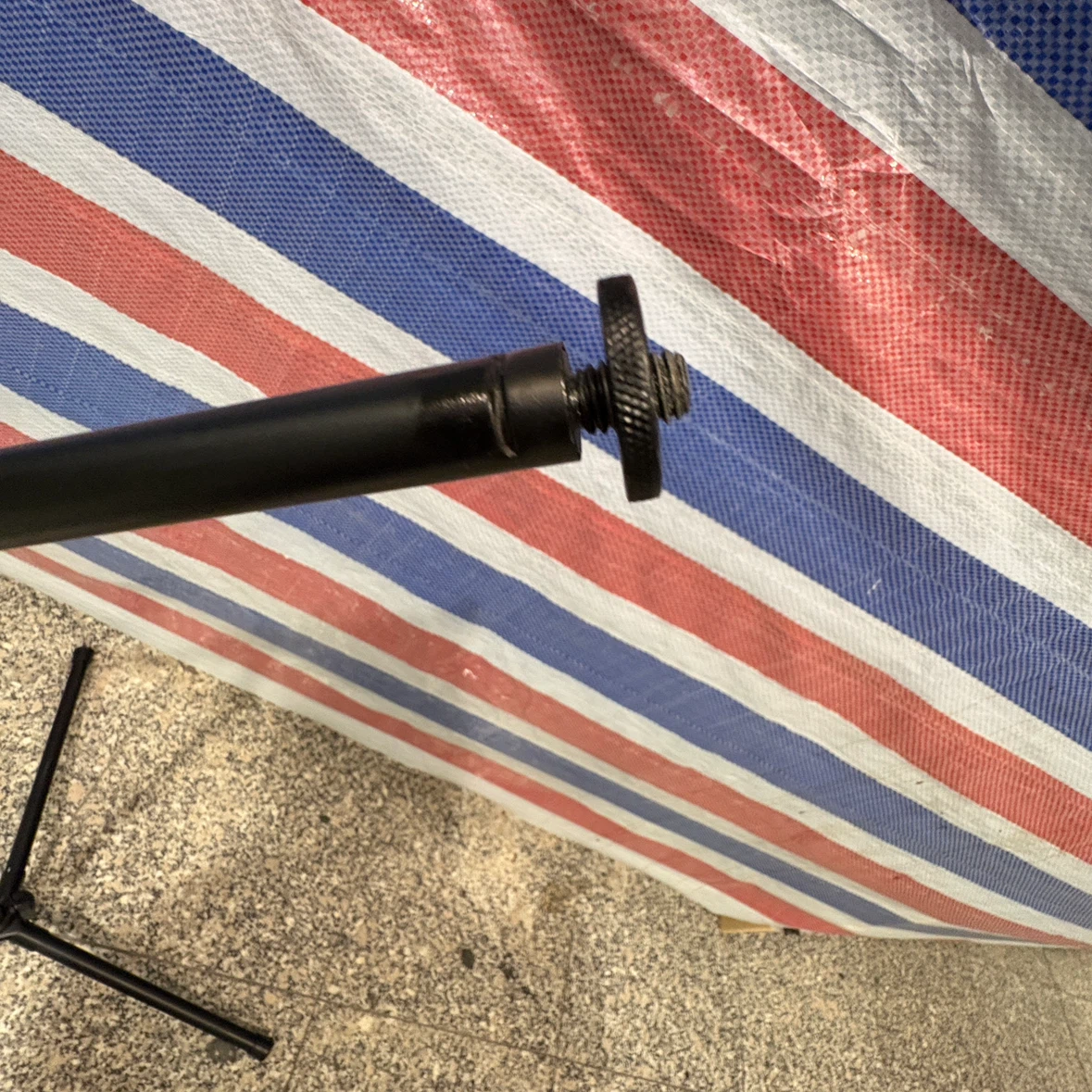 AmazonBasics Microphone Stand - photo 4