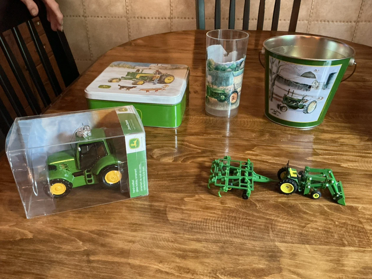 Lots o’ John Deere Farm Collectibles !