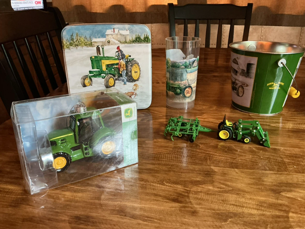 Lots o’ John Deere Farm Collectibles ! - photo 2