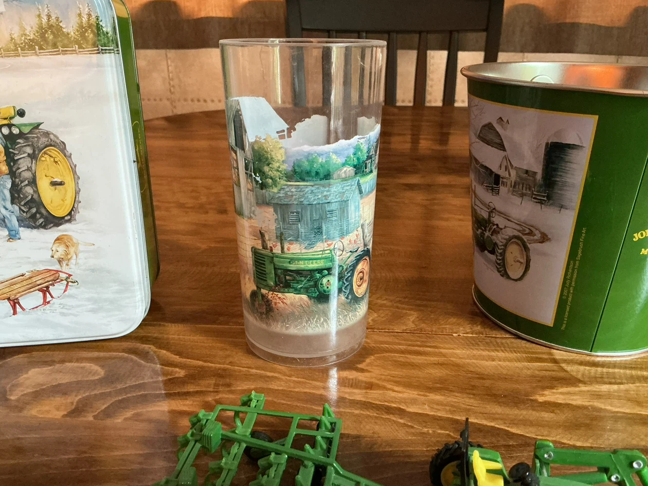 Lots o’ John Deere Farm Collectibles ! - photo 3