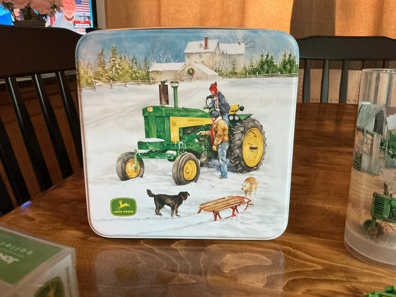Lots o’ John Deere Farm Collectibles ! - photo 4