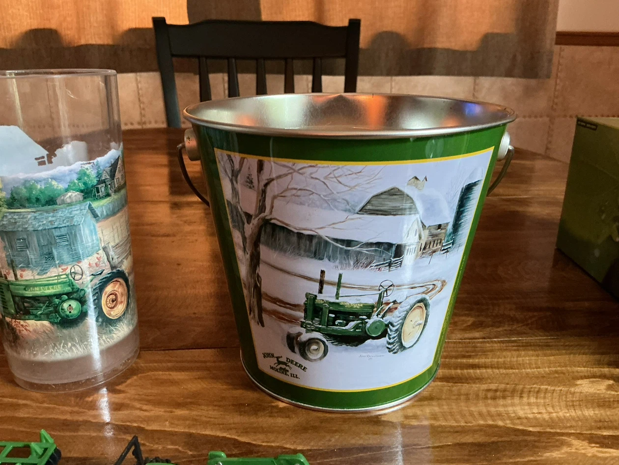 Lots o’ John Deere Farm Collectibles ! - photo 5