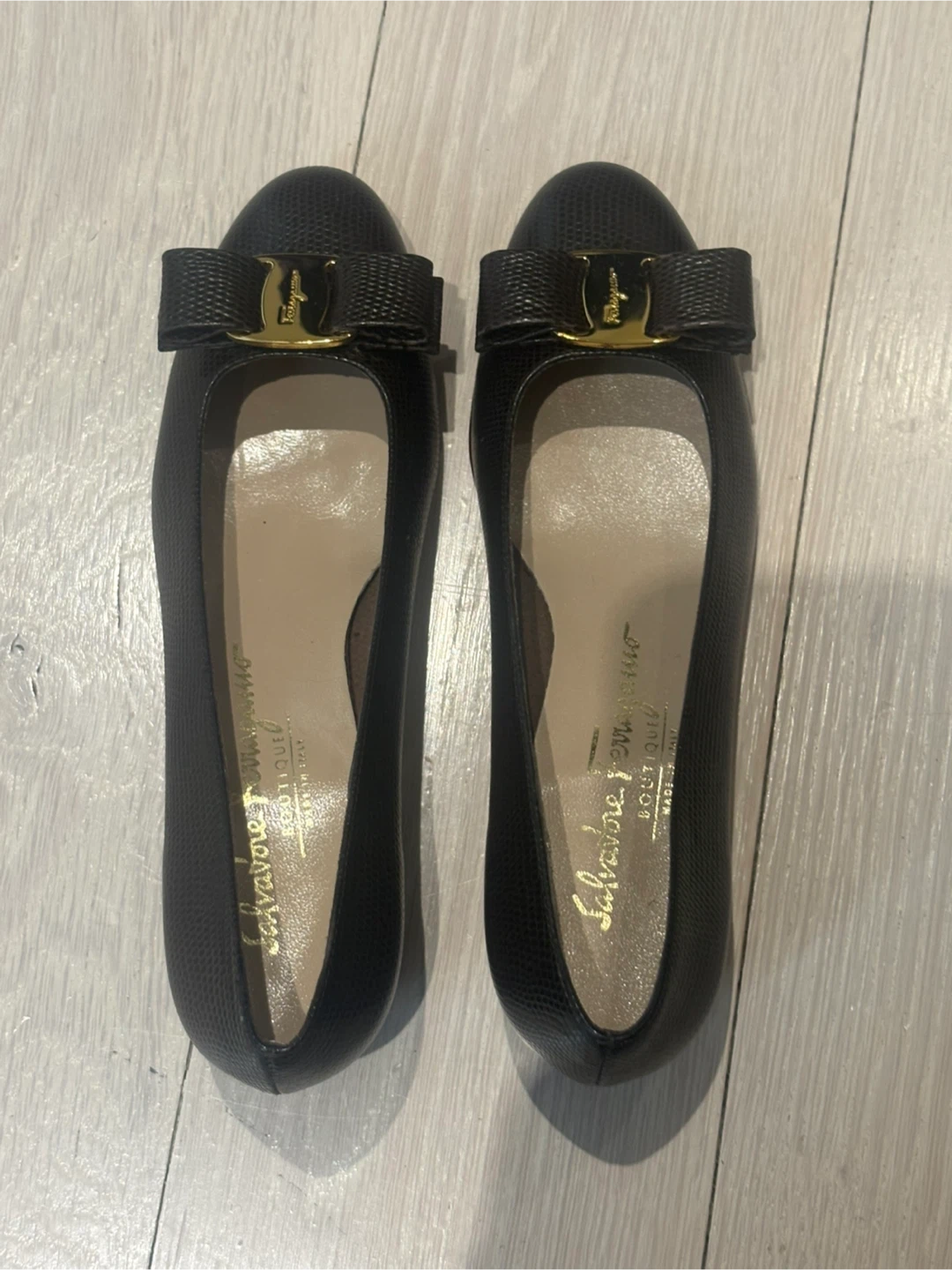 Salvatore Ferragamo Dark Brown Vara Bow  – Brand New size 51/2C