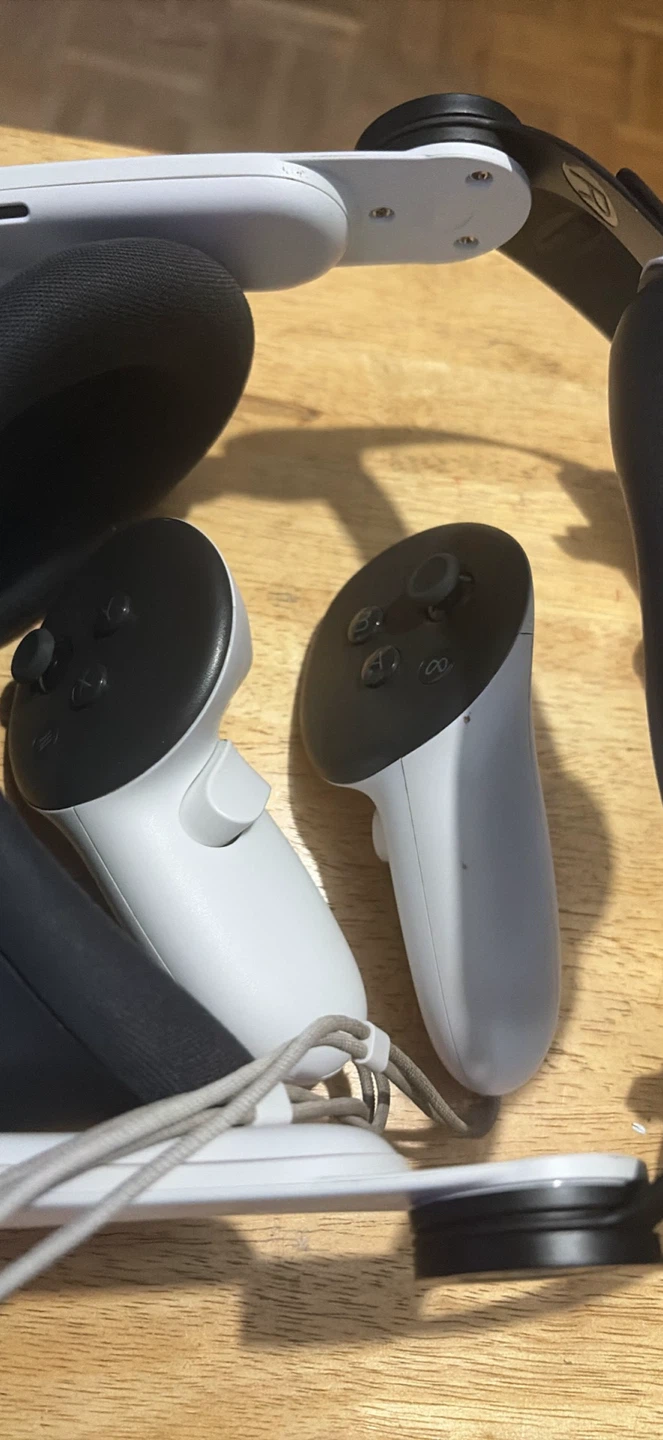 Meta Quest 3 VR Headset and Controllers - photo 2