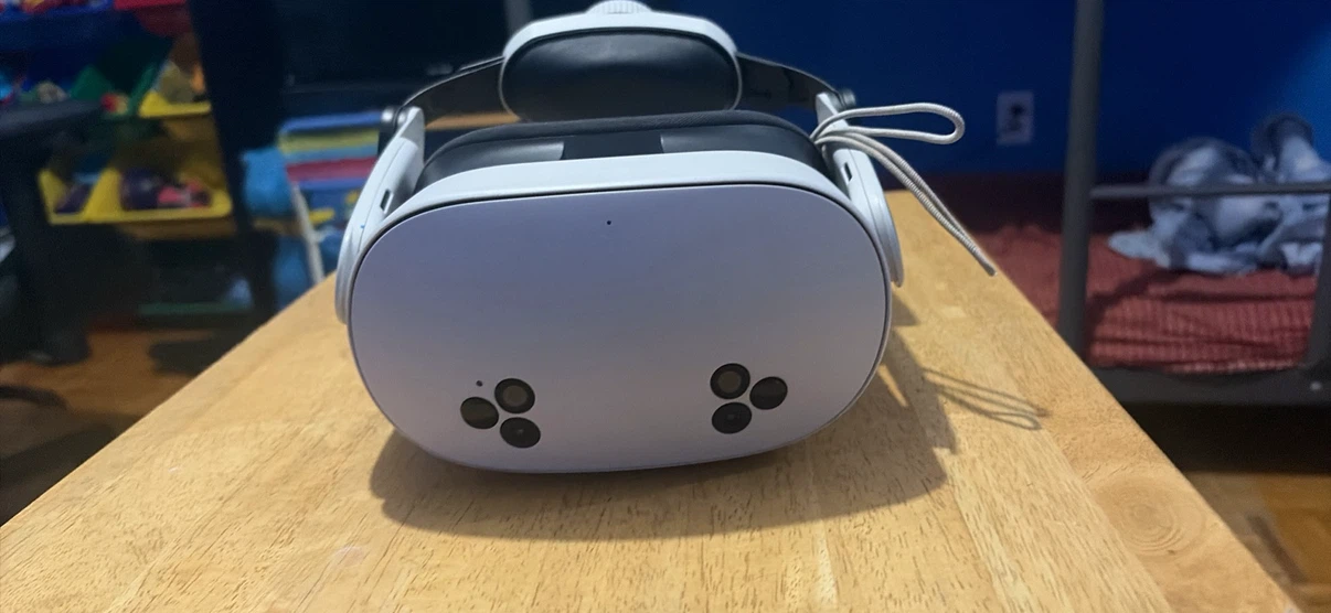 Meta Quest 3 VR Headset and Controllers - photo 3