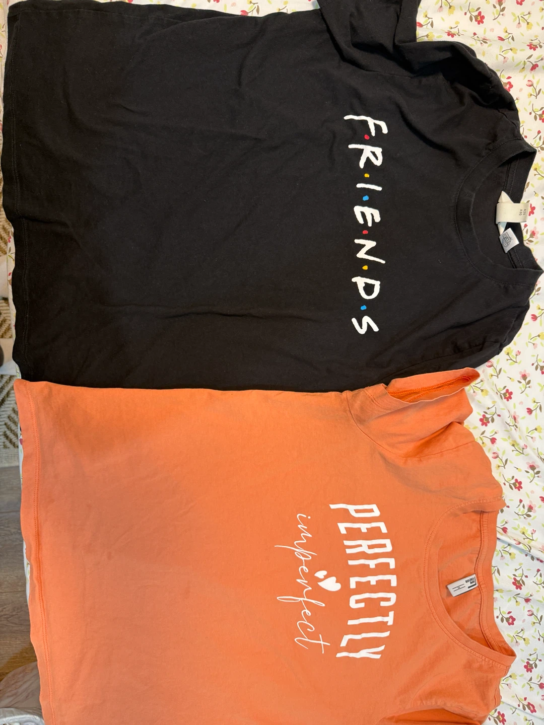 Bundle of9 T-Shirts and 2 night dresses - photo 2