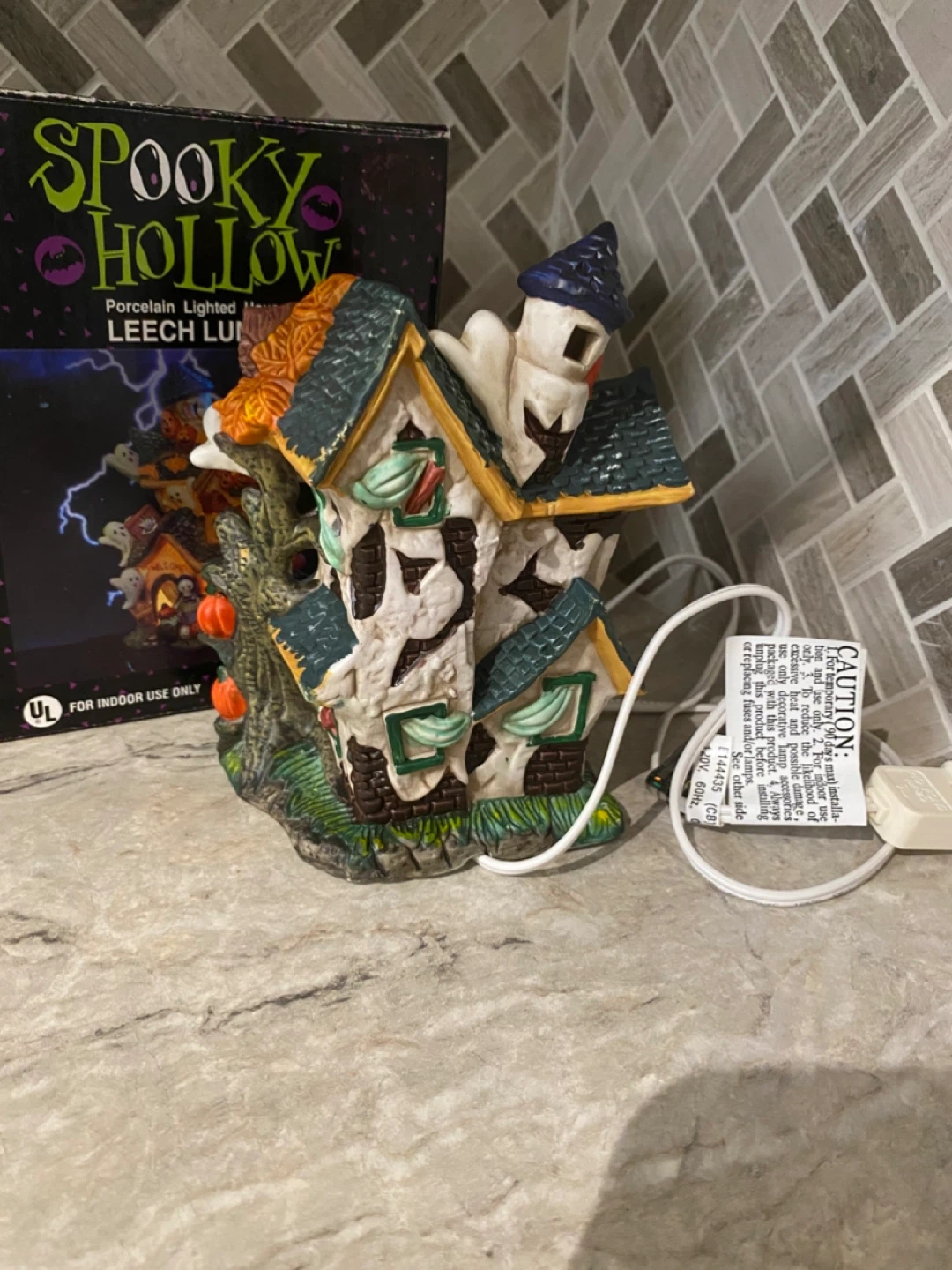 Spooky Hollow Leech Lunch Porcelain Lighted House - photo 5