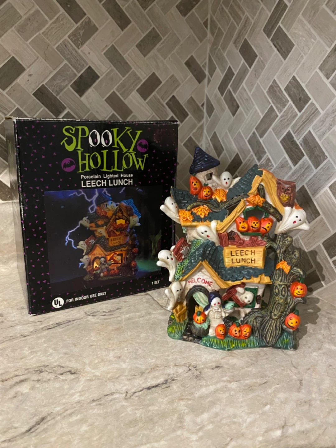 Spooky Hollow Leech Lunch Porcelain Lighted House - photo 4