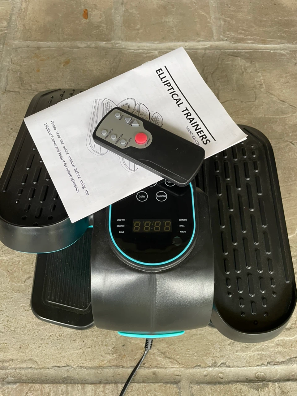 Elliptical Trainer with LCD Screen and Remote Control