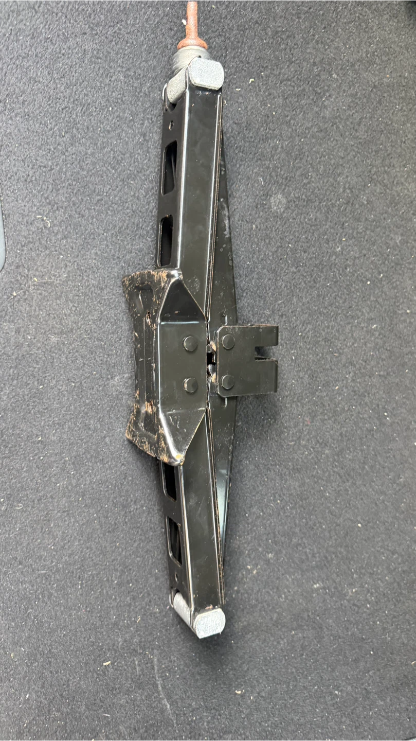 2016 Hyundai Tucson spare wheel, tools and jack - photo 2