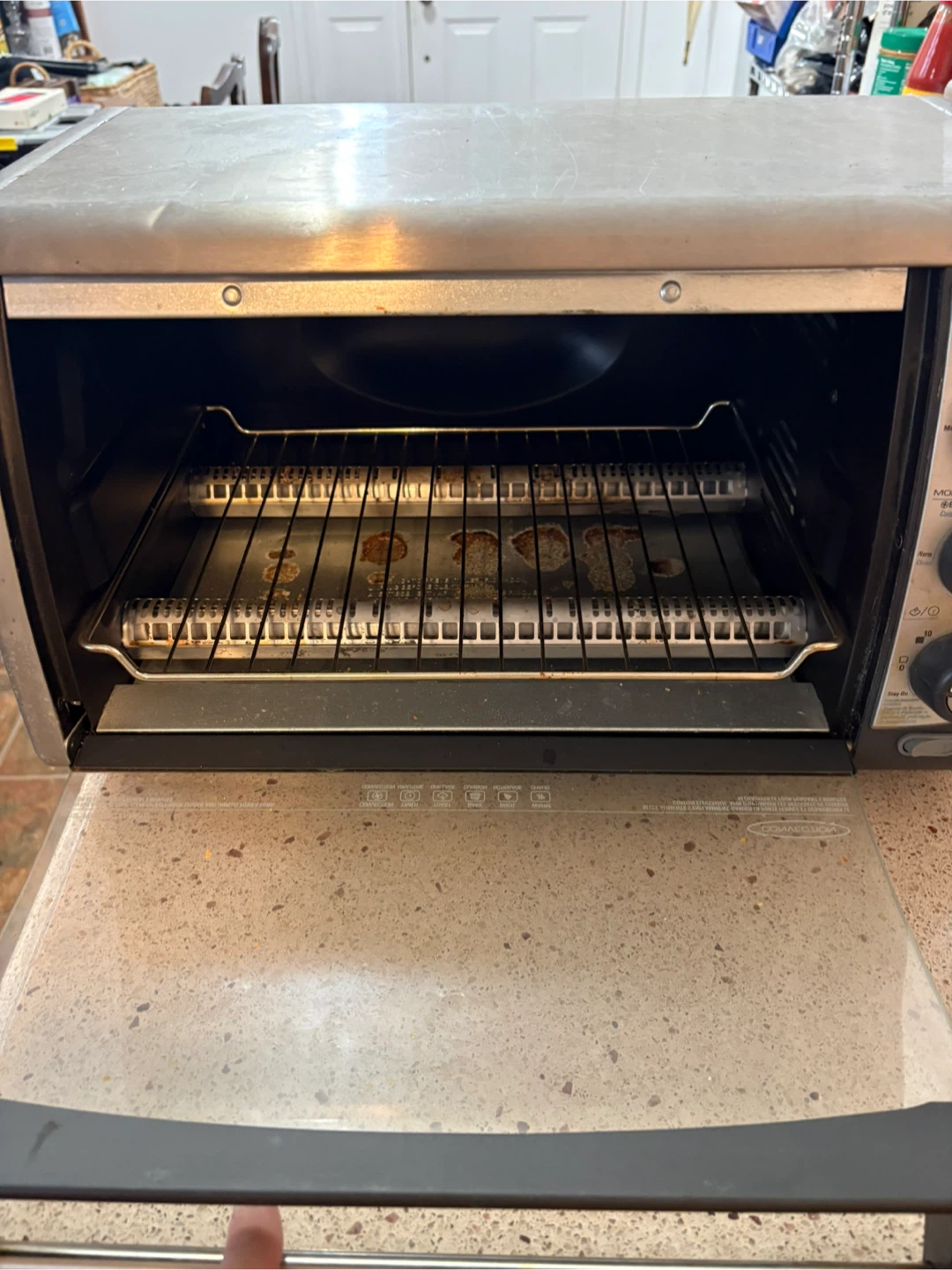 Black & Decker silver toaster oven - photo 3